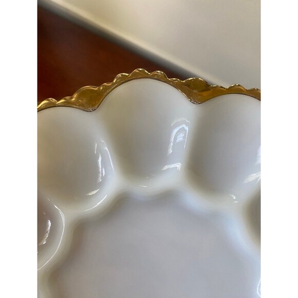 Vintage Anchor Hocking Milk Glass Deviled Egg Plate Gold Trim Easter Holiday - Picture 6 of 6